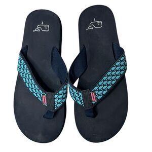 Vineyard Vines Men’s Whale Print Flip Flops. Size 9.